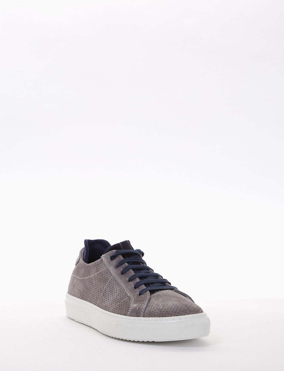 Sneakers grey leather