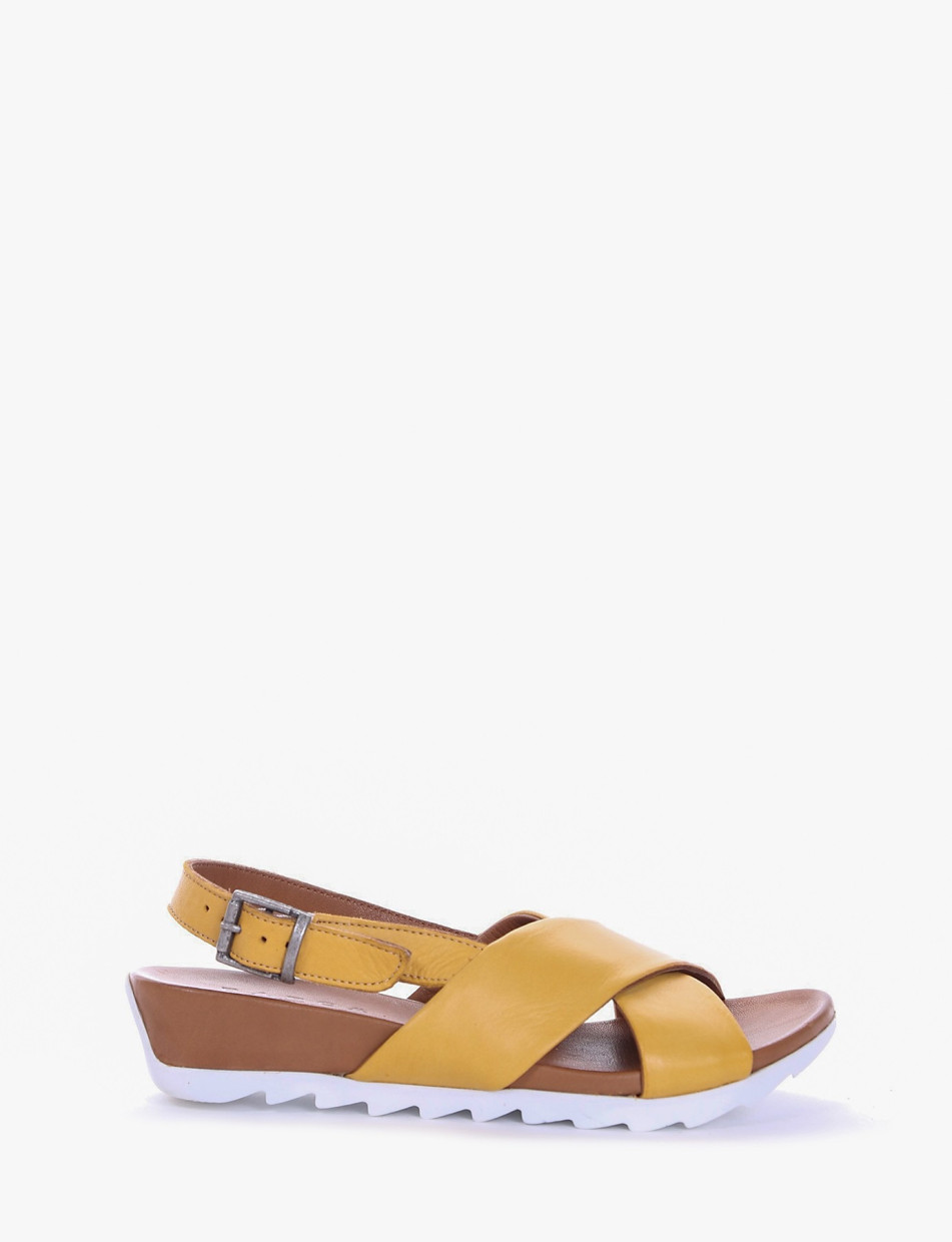 Wedge heels heel 3 cm yellow leather