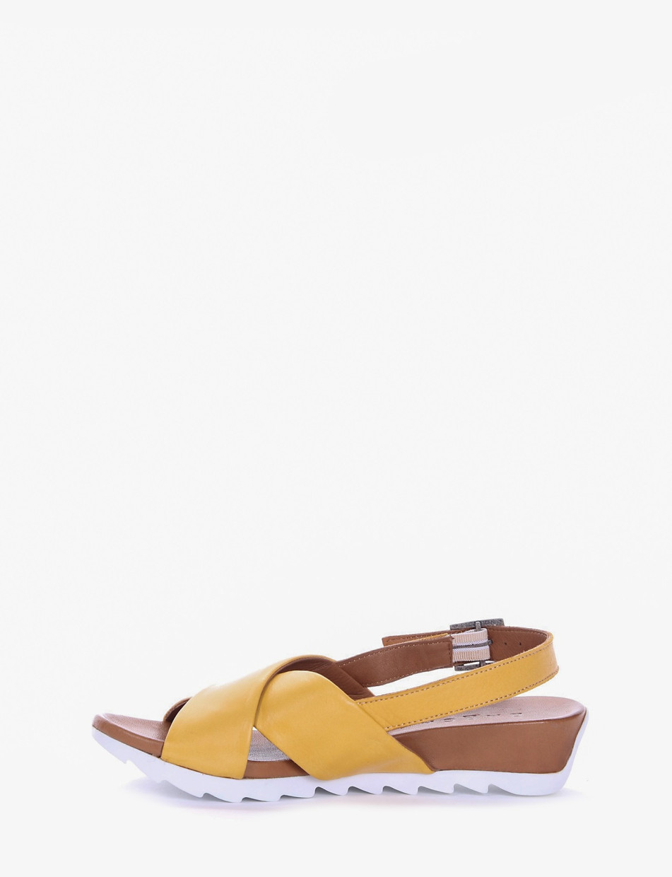 Wedge heels heel 3 cm yellow leather