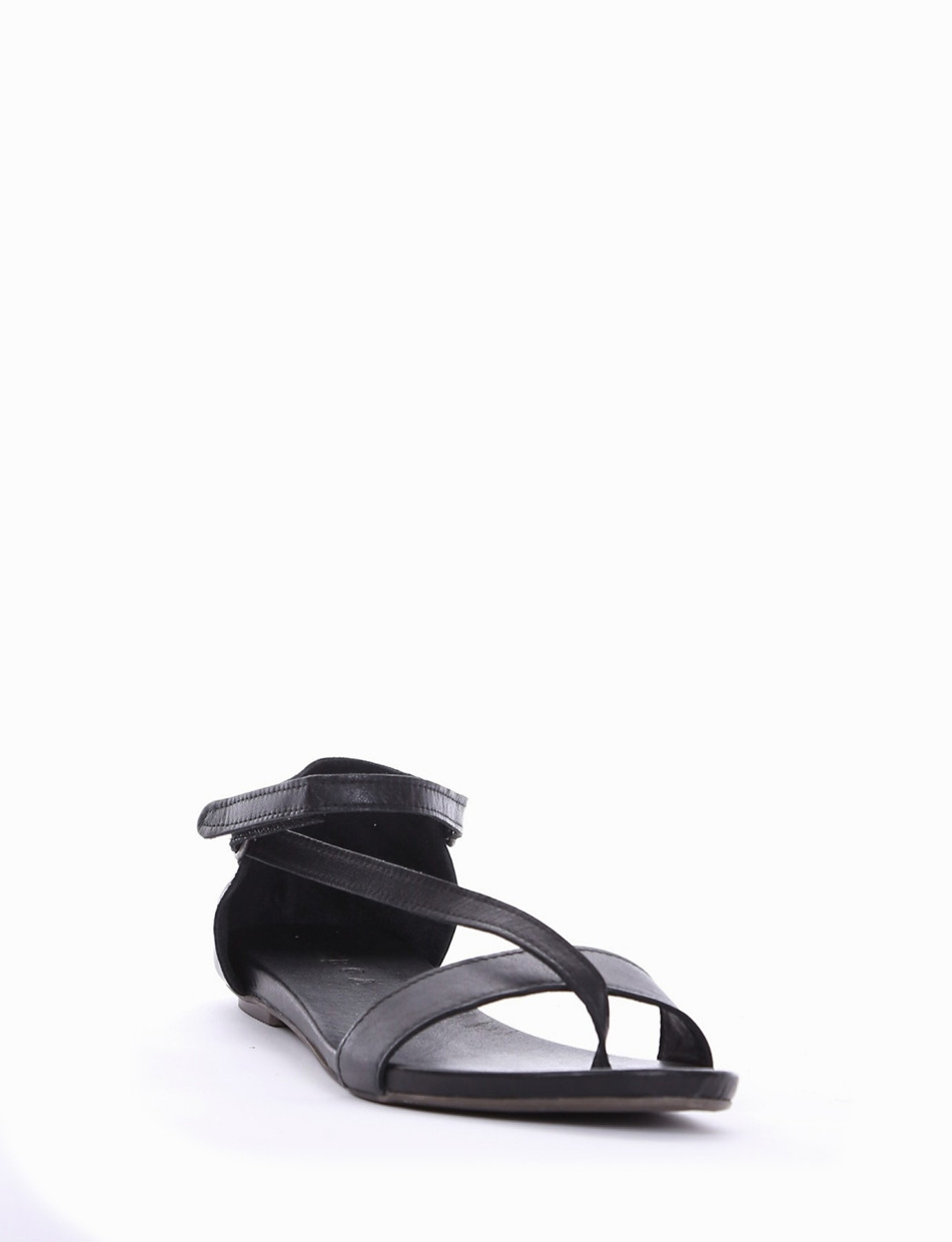 Flip flops heel 1 cm black leather