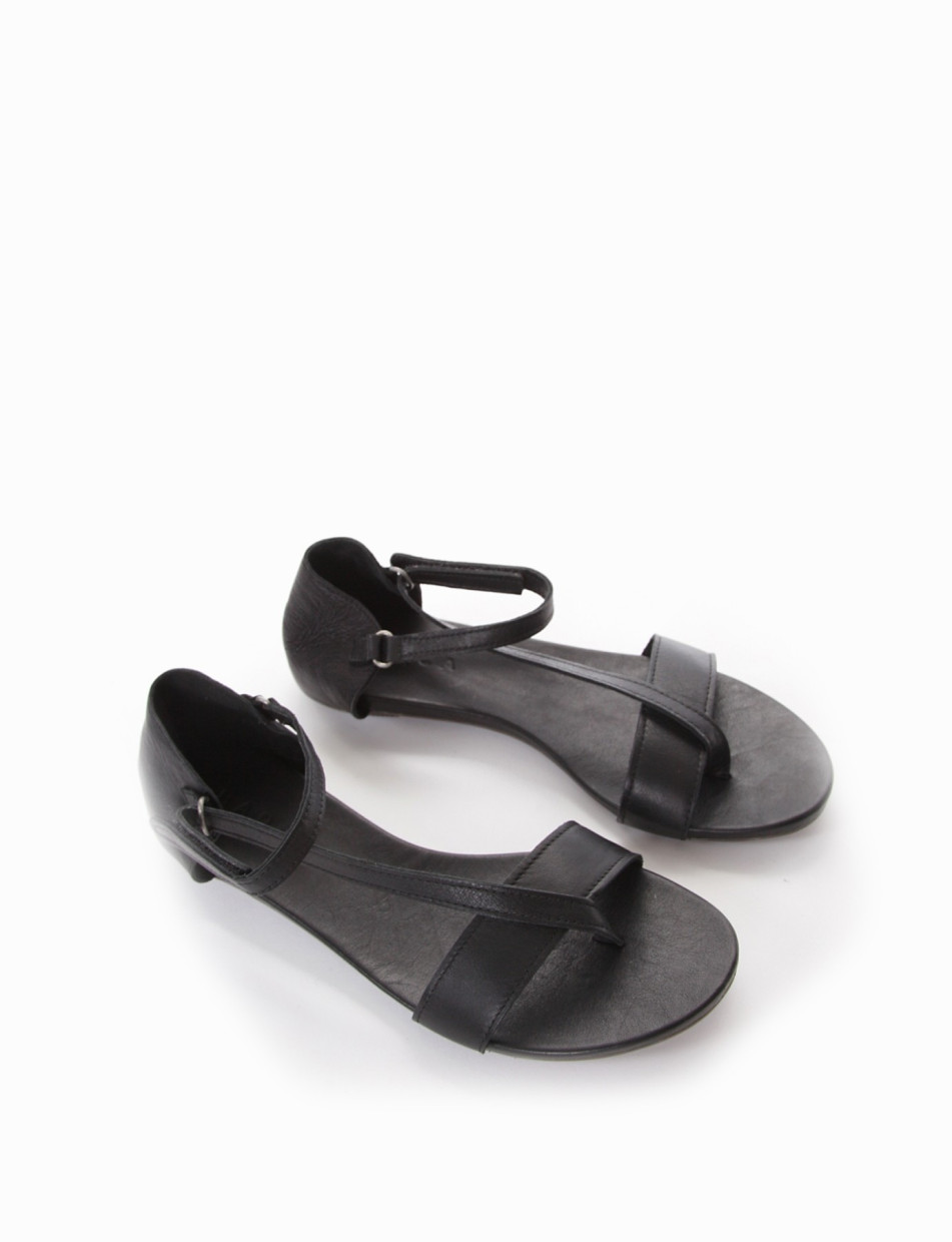 Flip flops heel 1 cm black leather