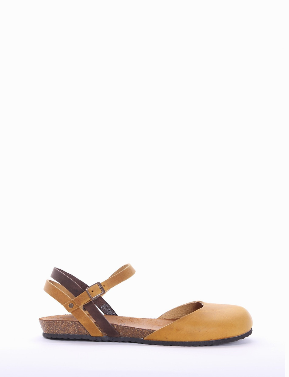 Low heel sandals yellow nabuk