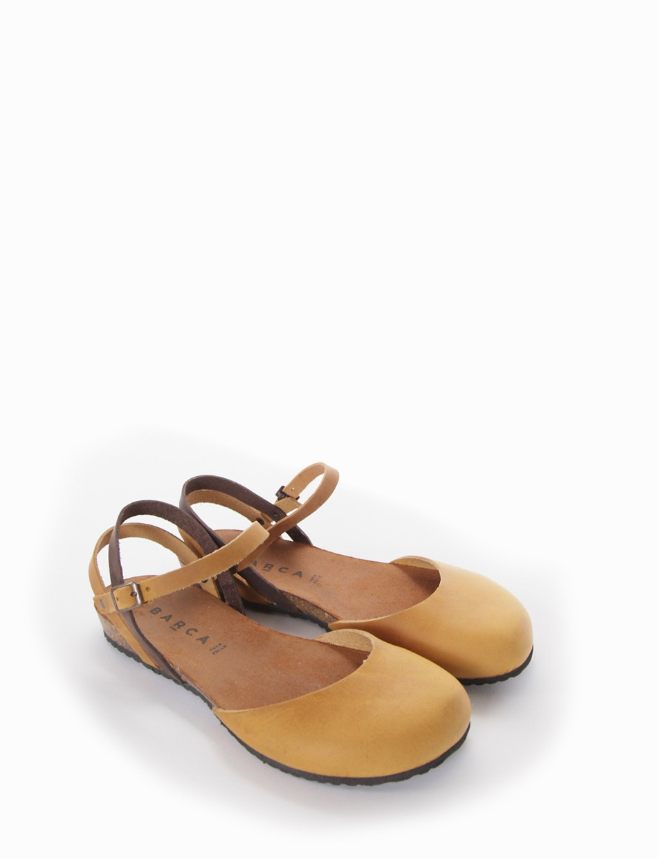 Low heel sandals yellow nabuk