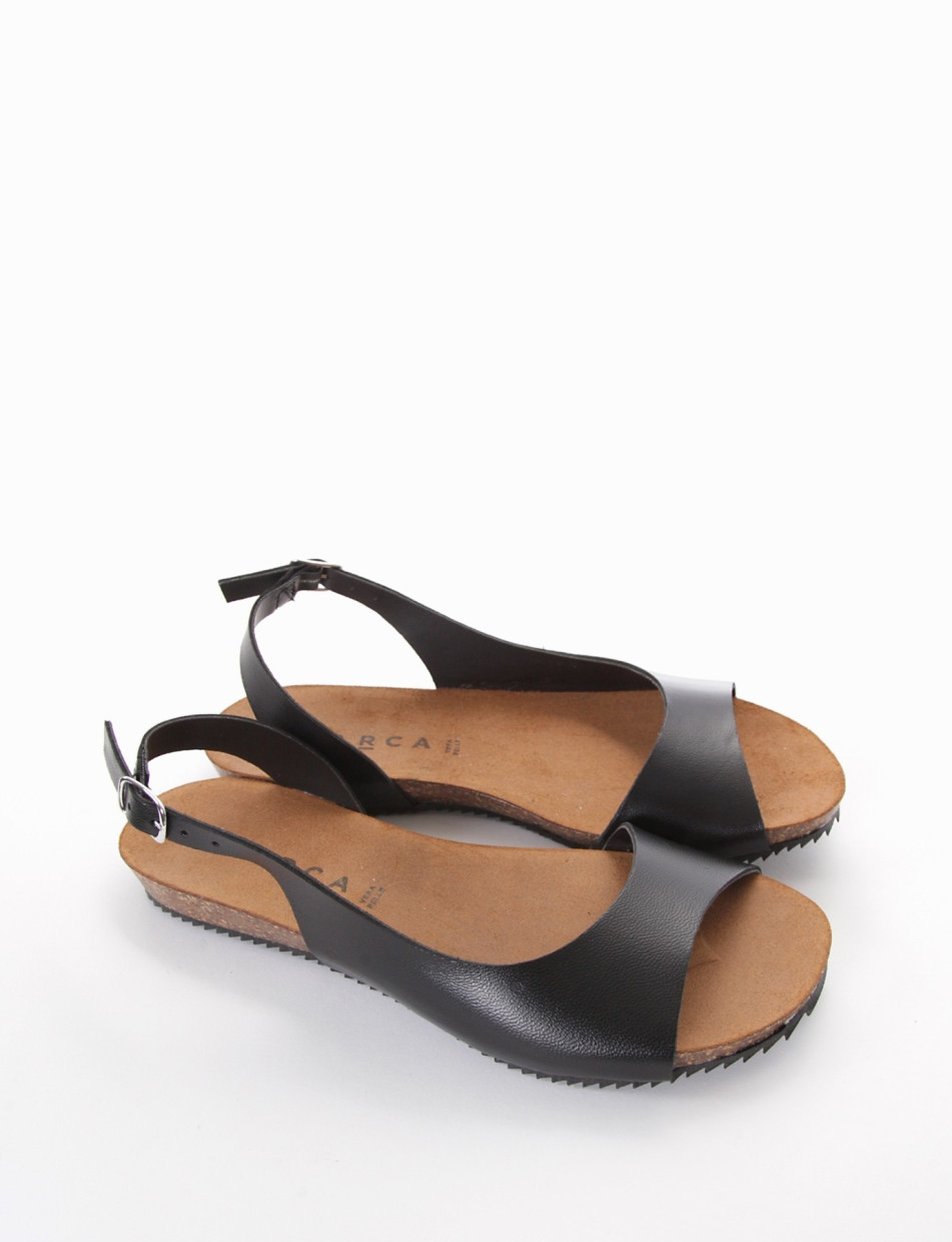 Low heel sandals black leather