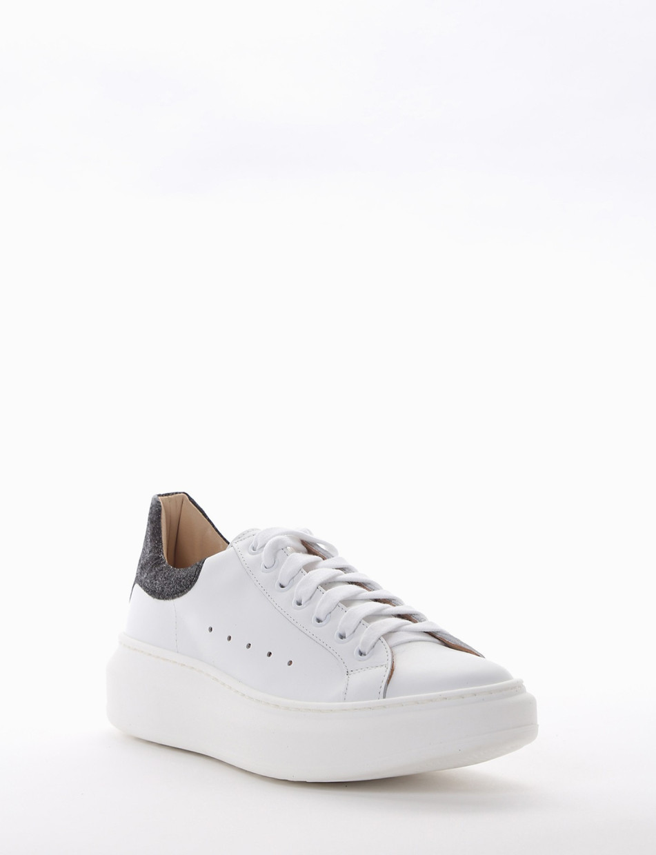 Sneakers white leather