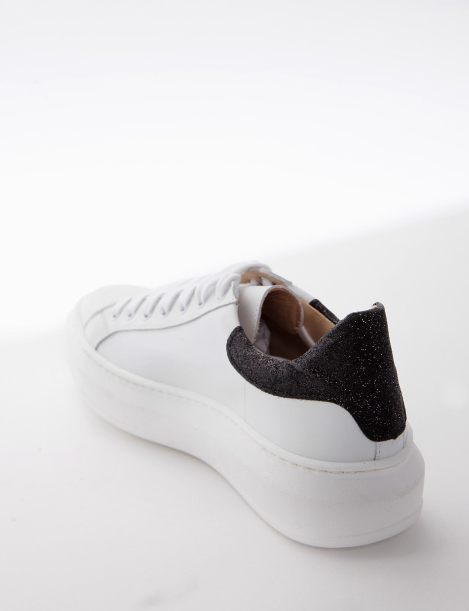 Sneakers white leather