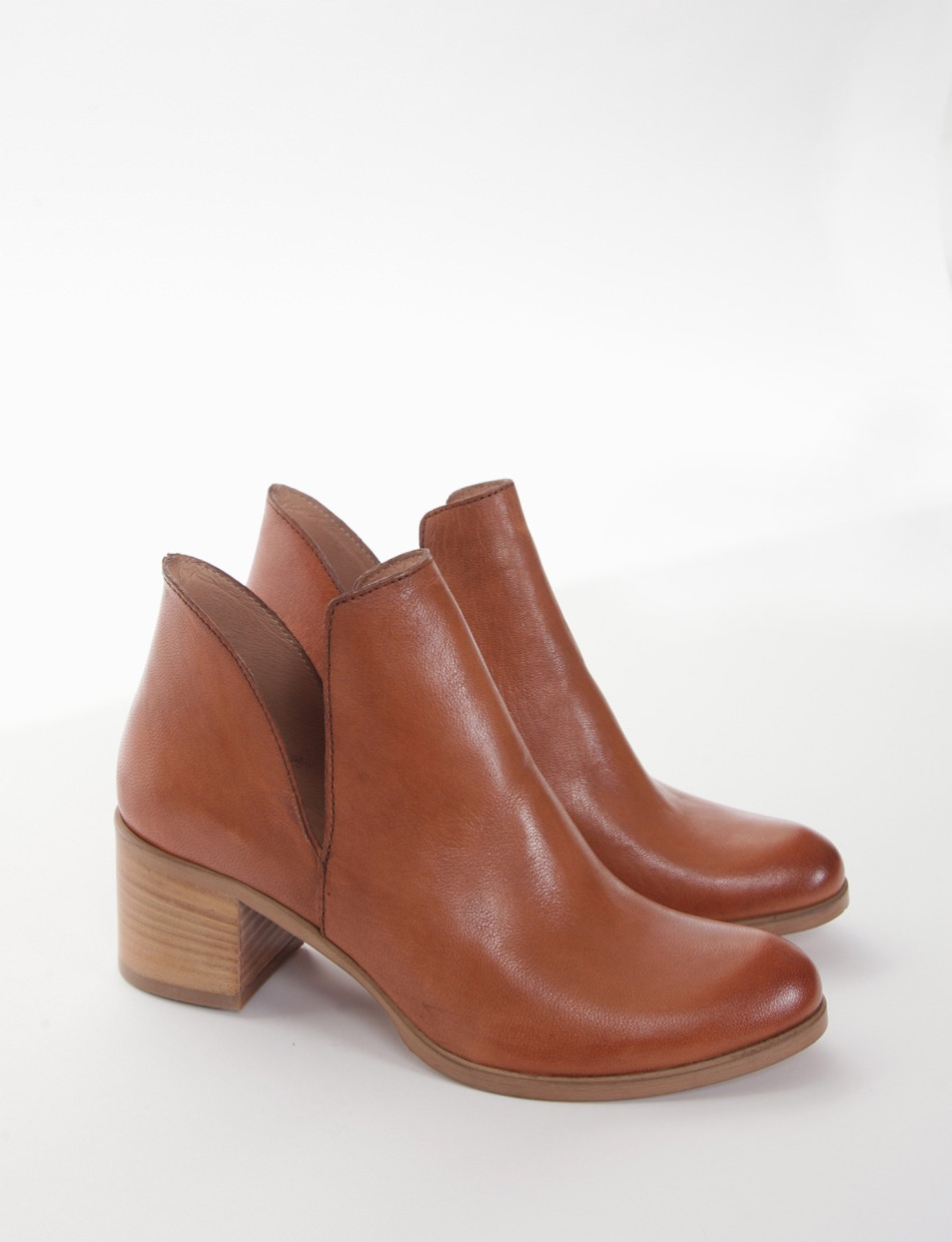 High heel ankle boots heel 5 cm brown leather