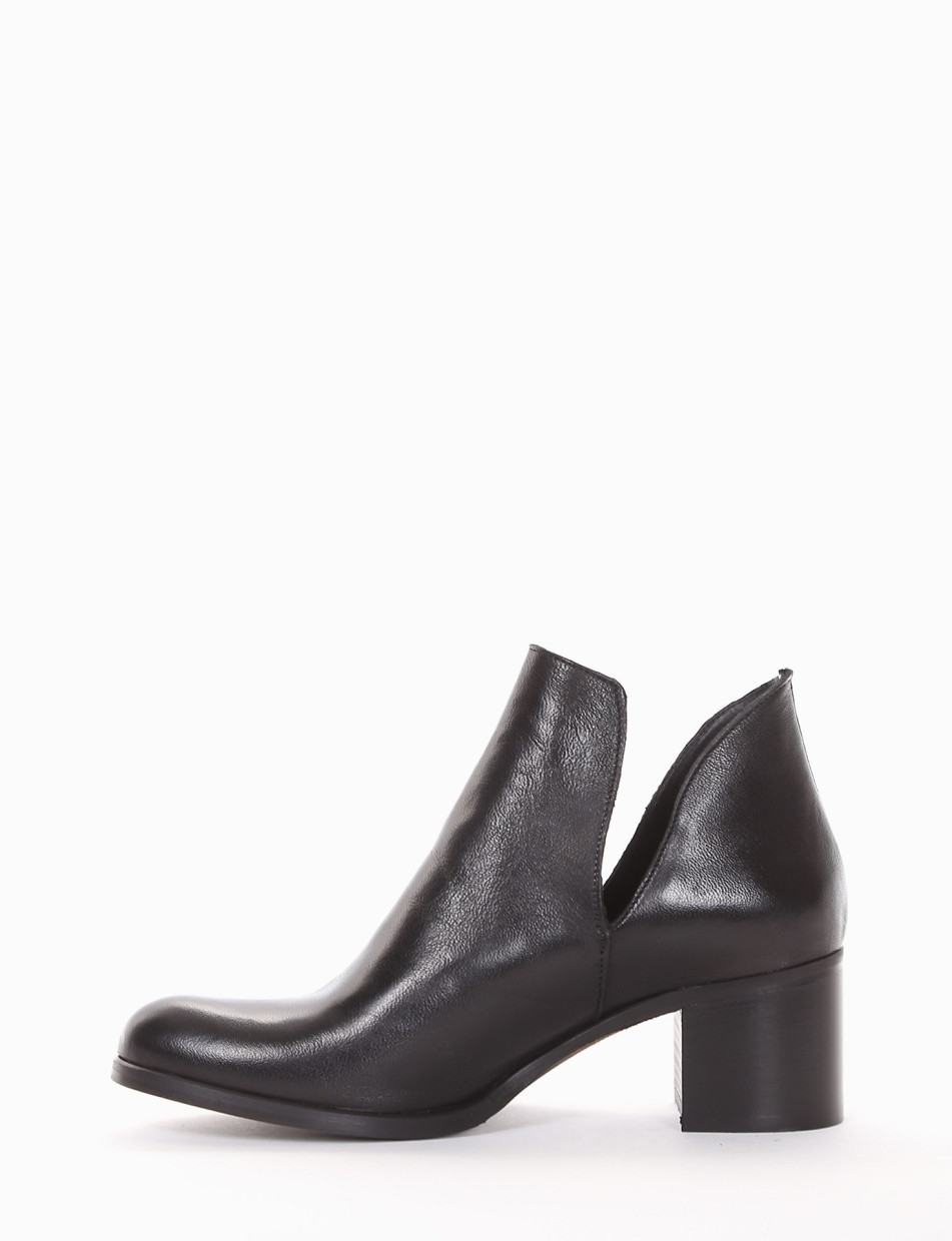 High heel ankle boots heel 5 cm black leather