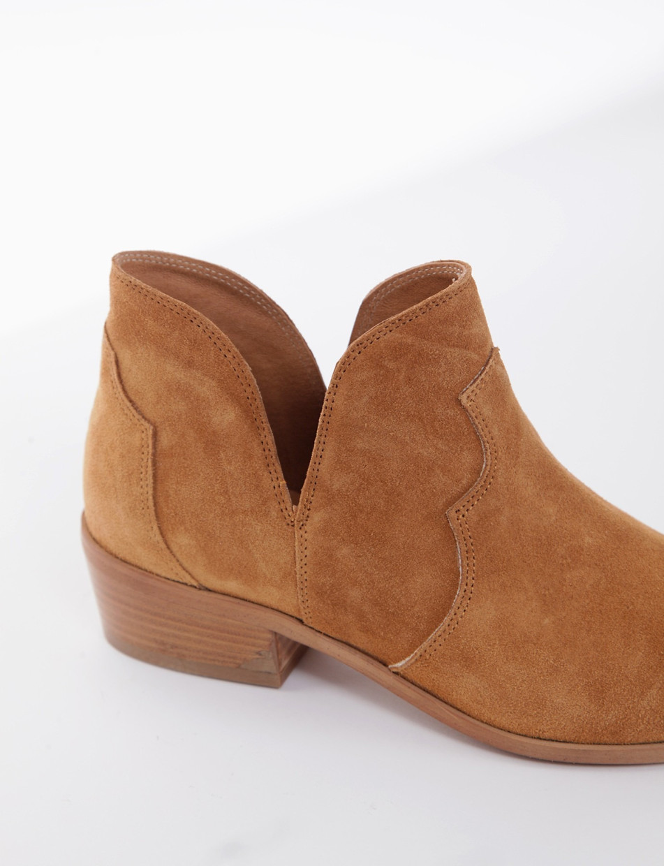 Low heel ankle boots heel 4 cm brown chamois