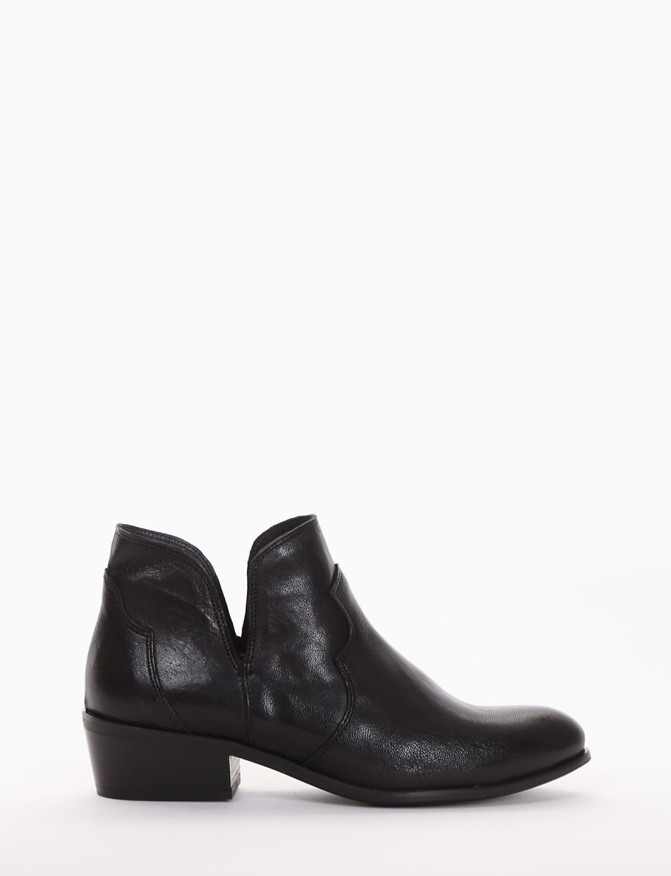 Low heel ankle boots heel 4 cm black leather