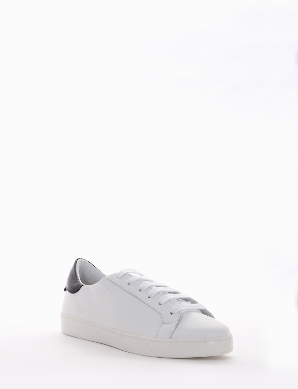 Sneakers white leather