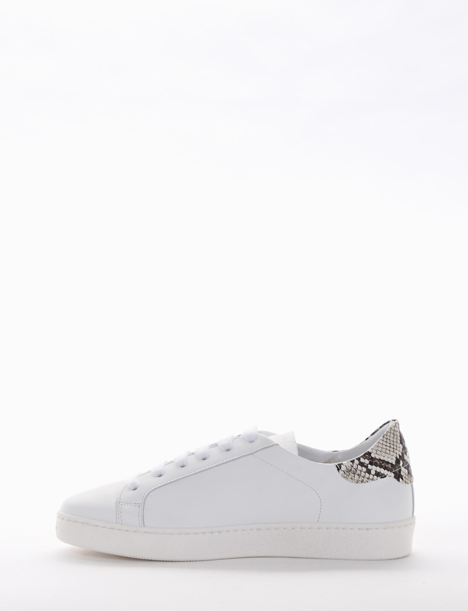 Sneakers white leather