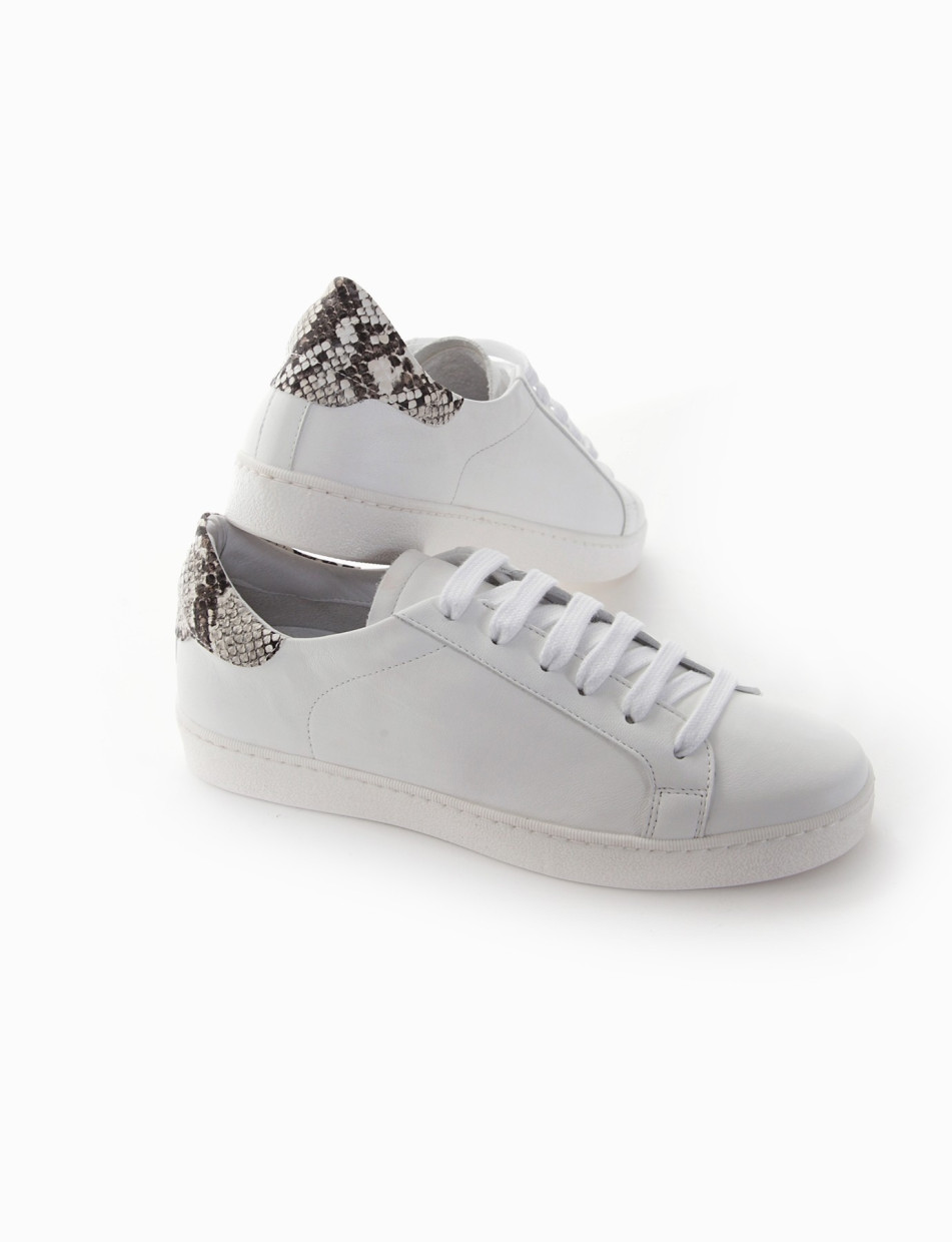 Sneakers white leather