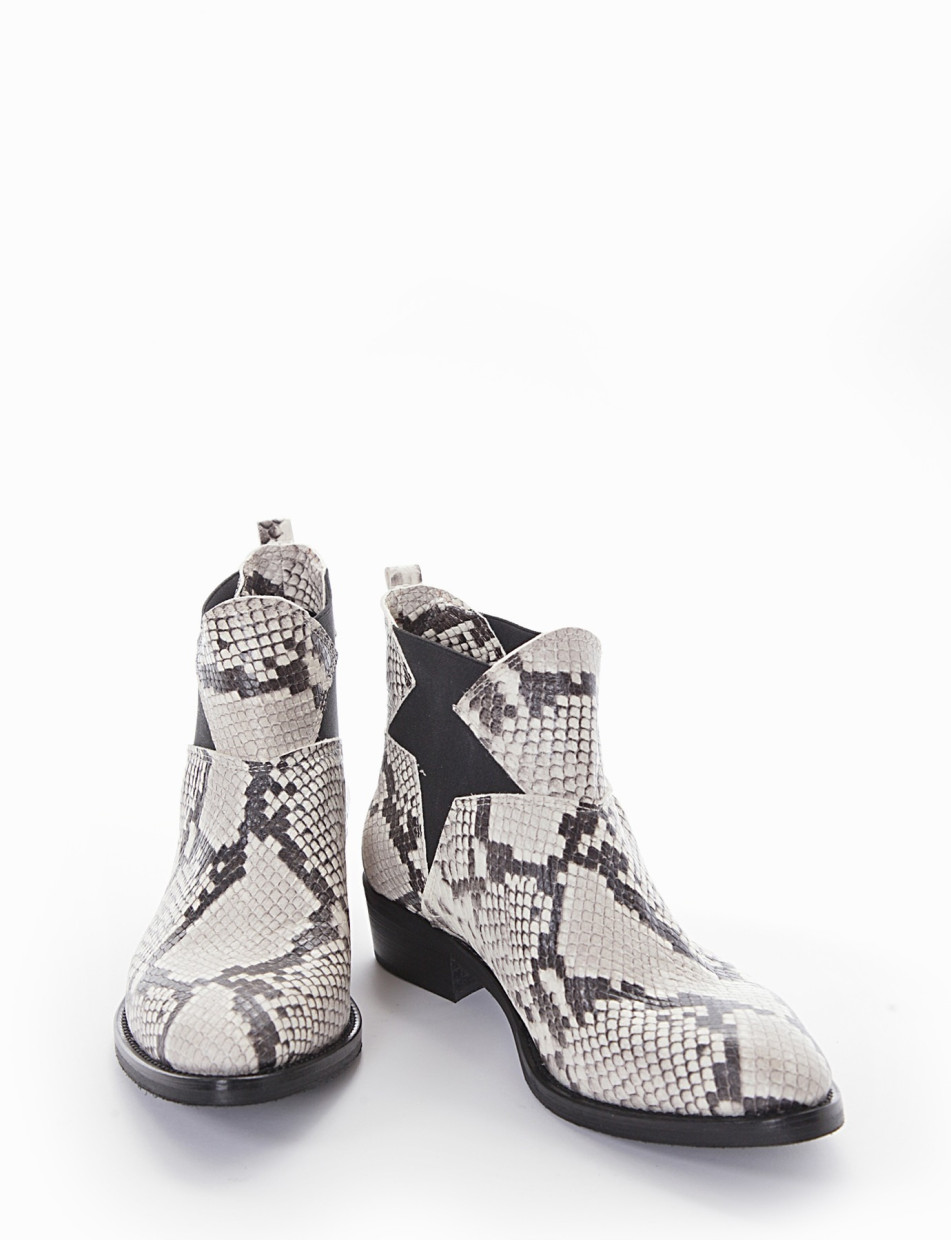 Low heel ankle boots heel 3 cm multicolor python