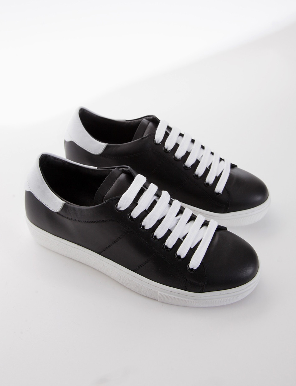 Sneakers black leather