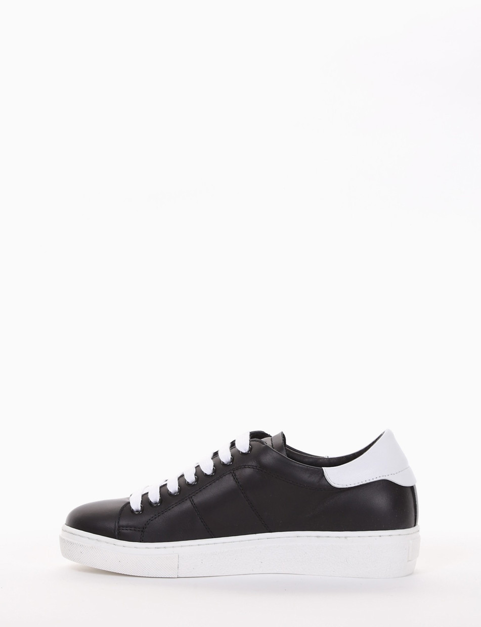 Sneakers black leather