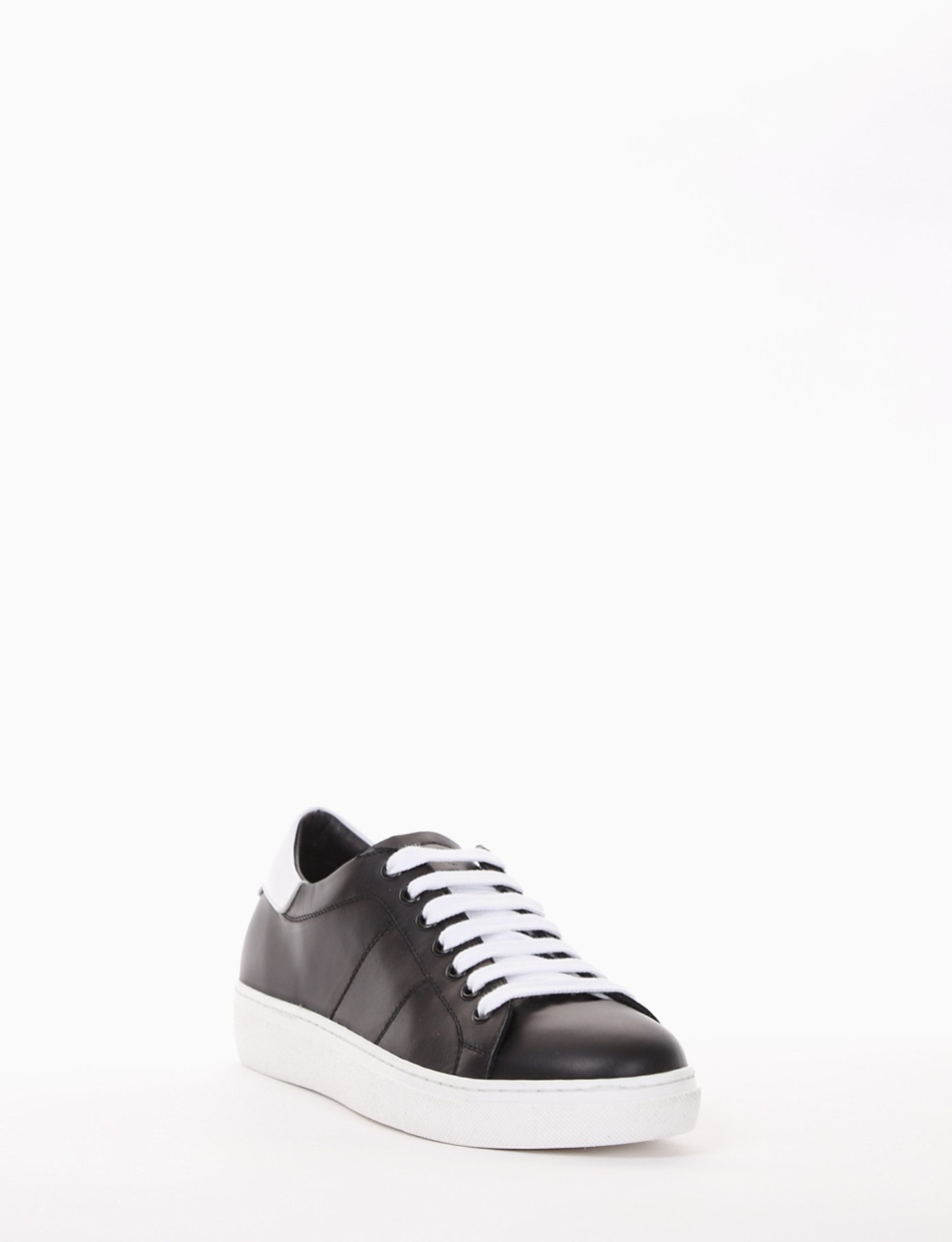 Sneakers black leather