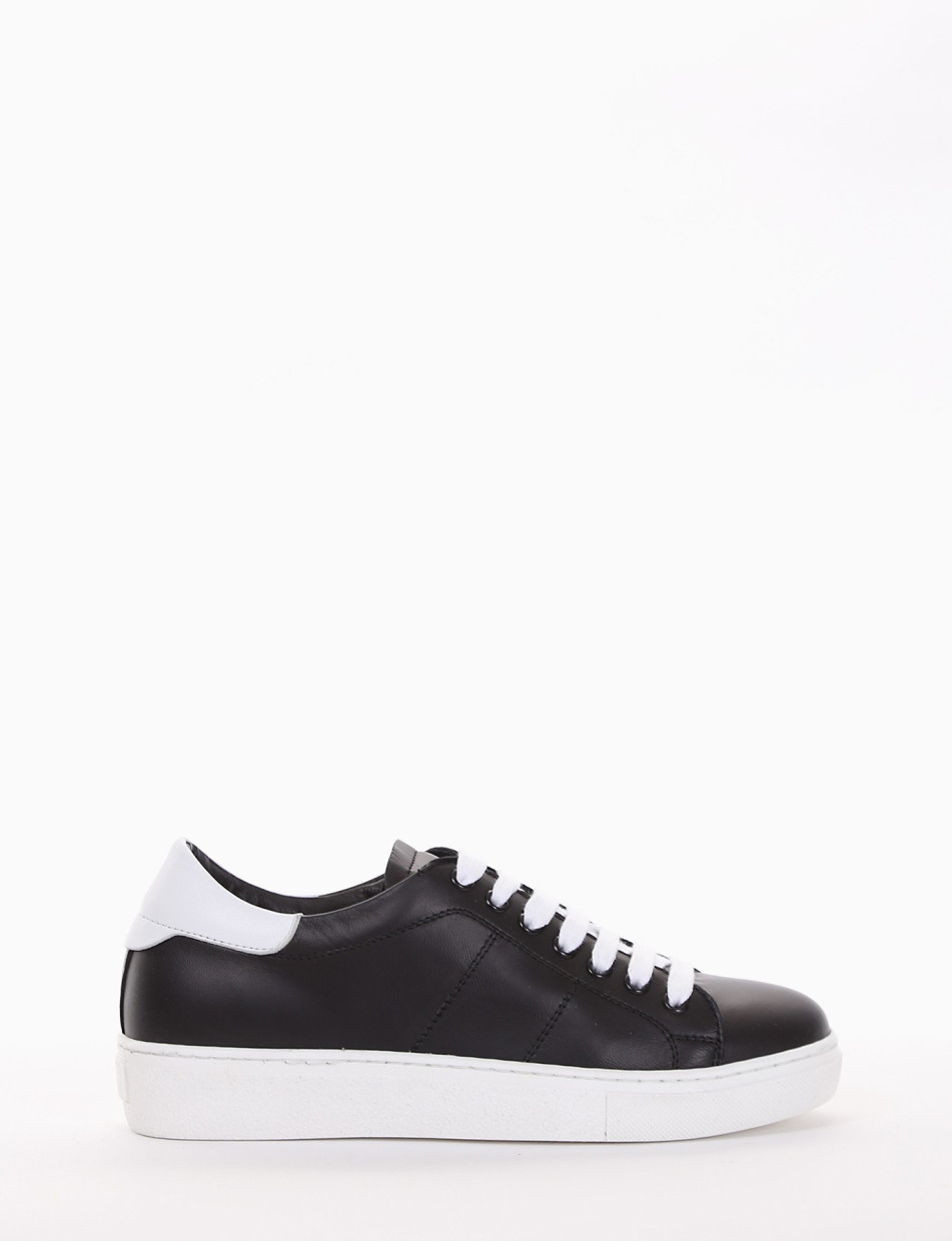 Sneakers black leather