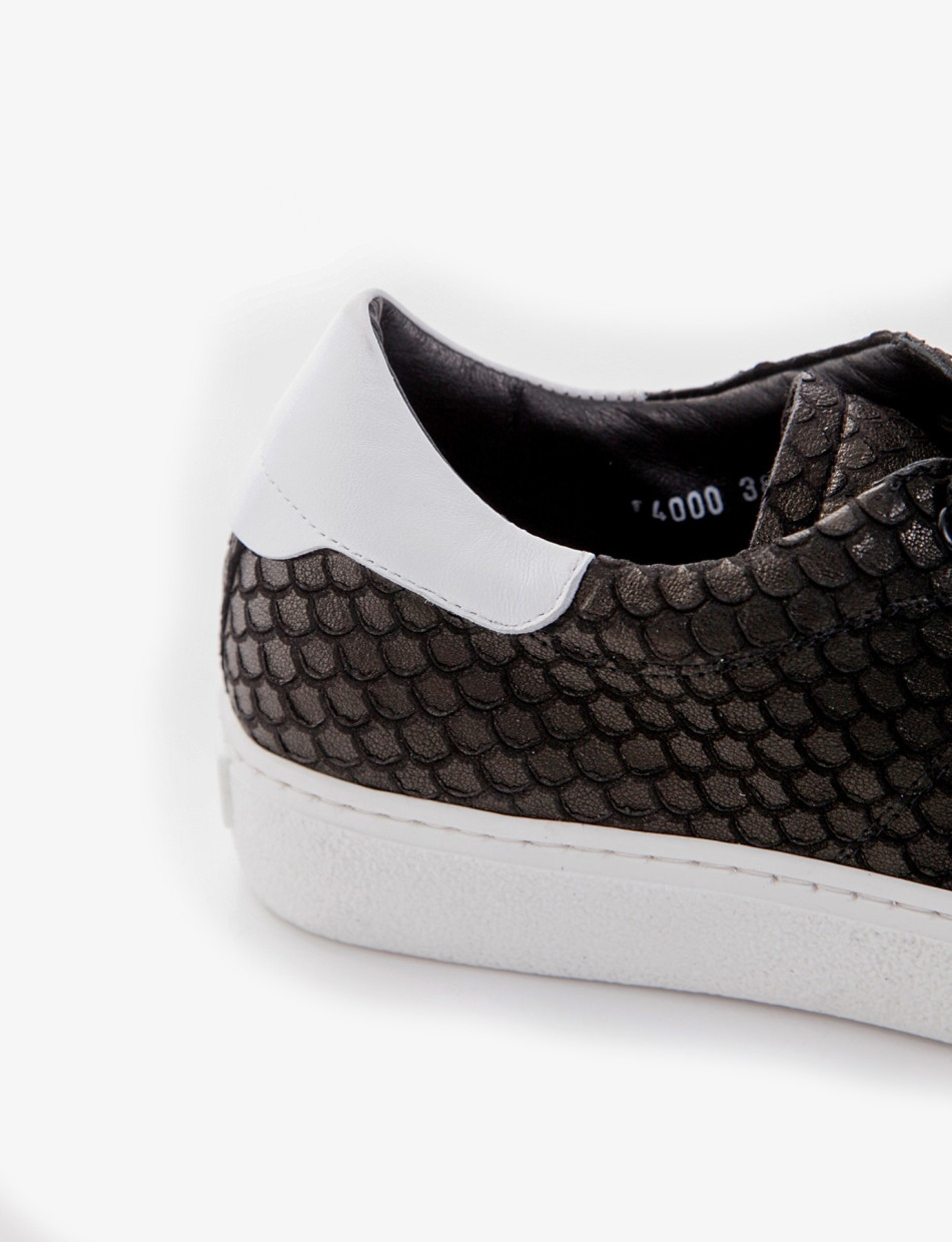 Sneakers black python