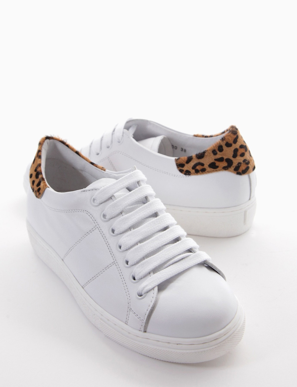 Sneakers white leather