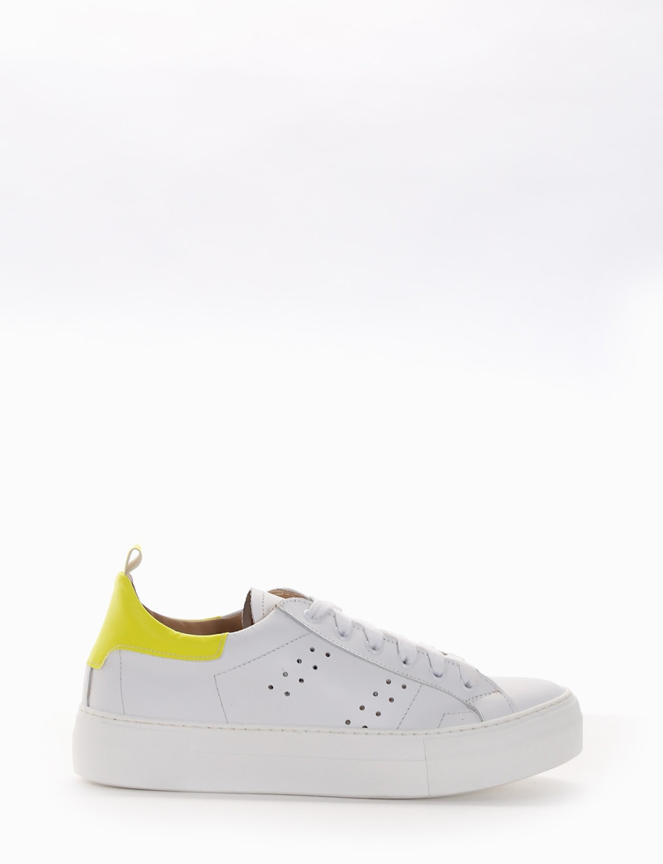 Sneakers yellow leather