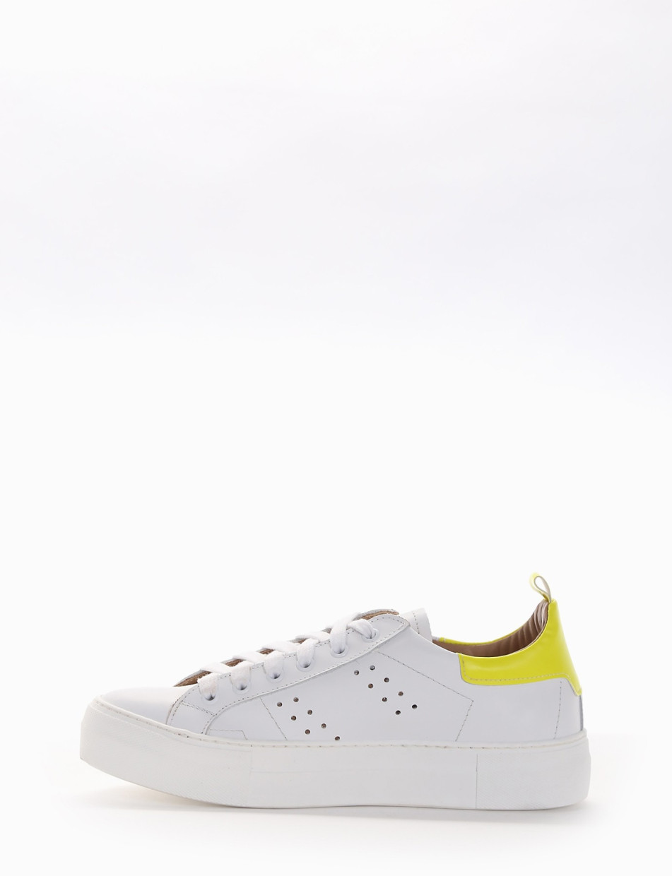 Sneakers yellow leather