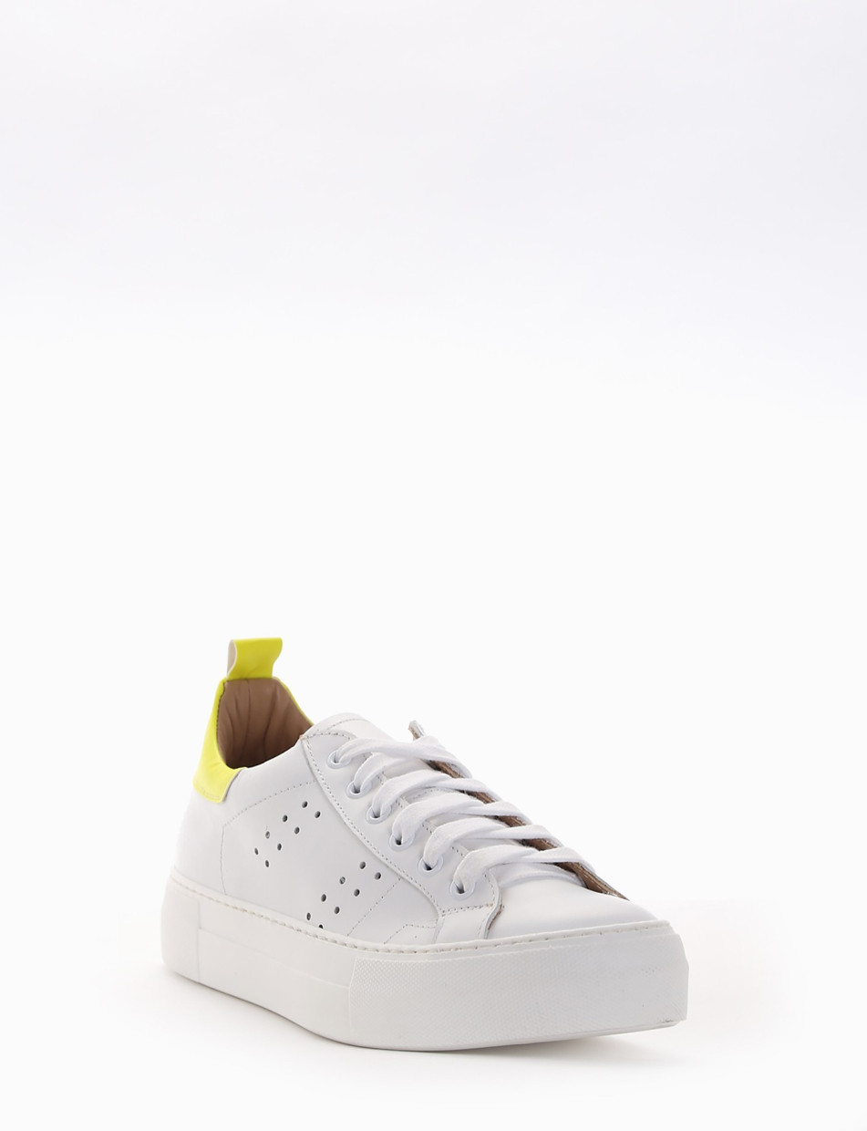 Sneakers yellow leather