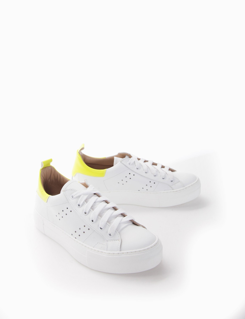 Sneakers yellow leather