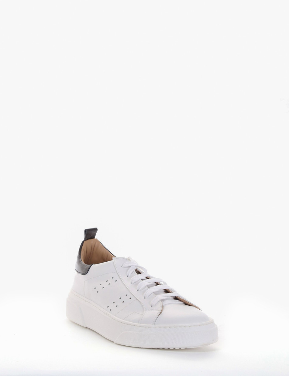 Sneakers white leather