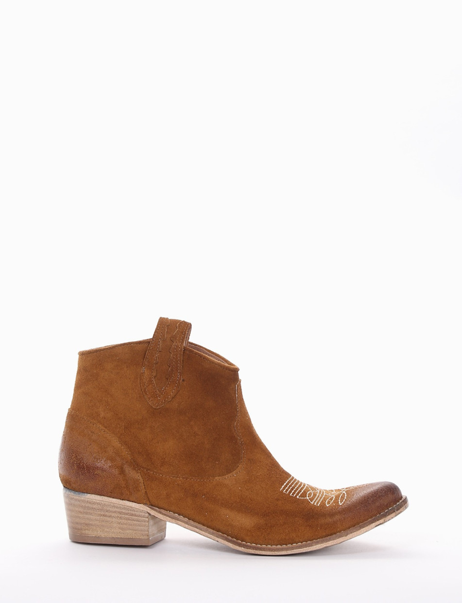 Low heel ankle boots heel 4 cm brown chamois