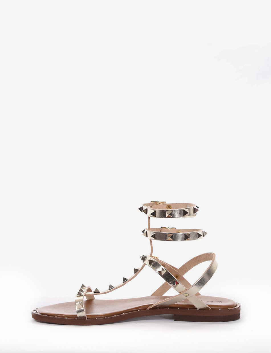 Low heel sandals heel 1 cm gold leather