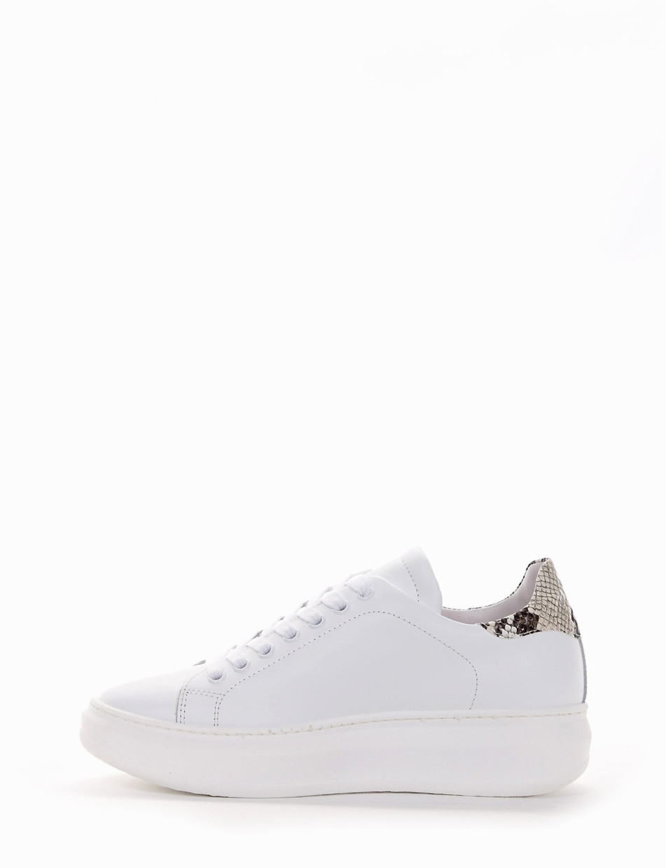 Sneakers white leather