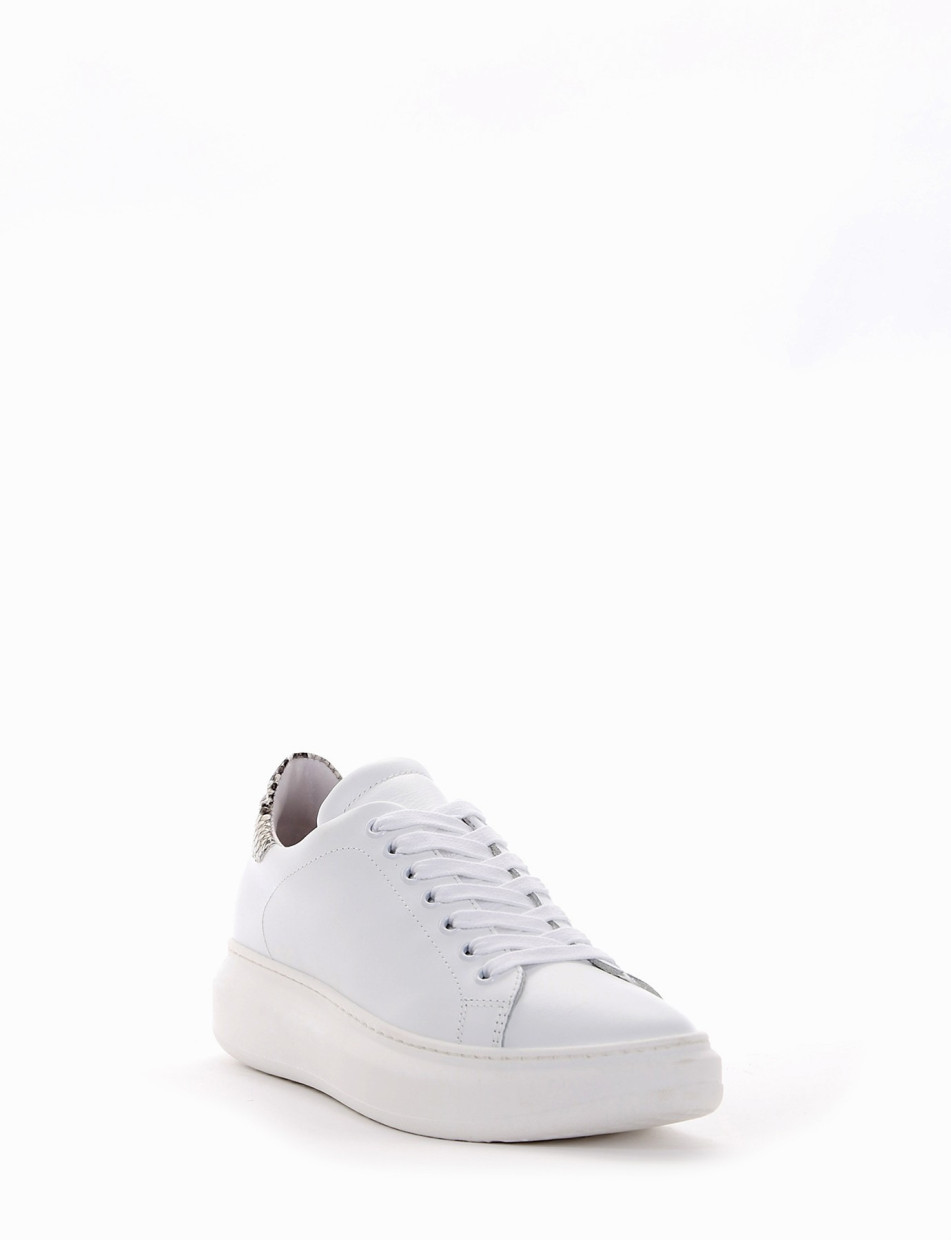 Sneakers white leather