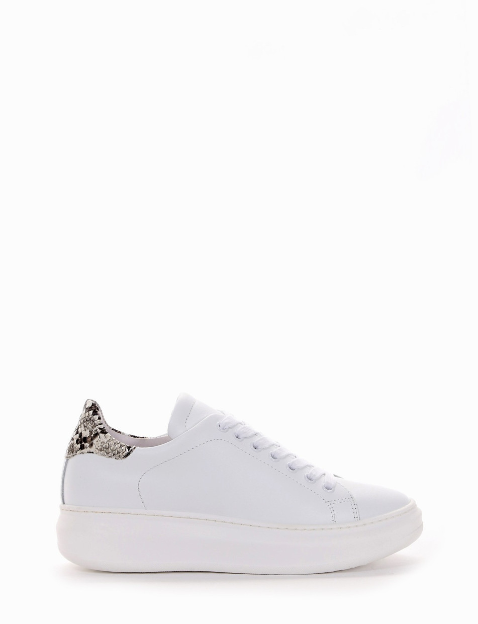 Sneakers white leather