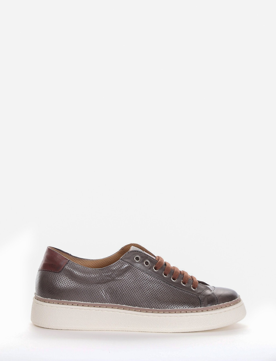 Sneakers grey leather