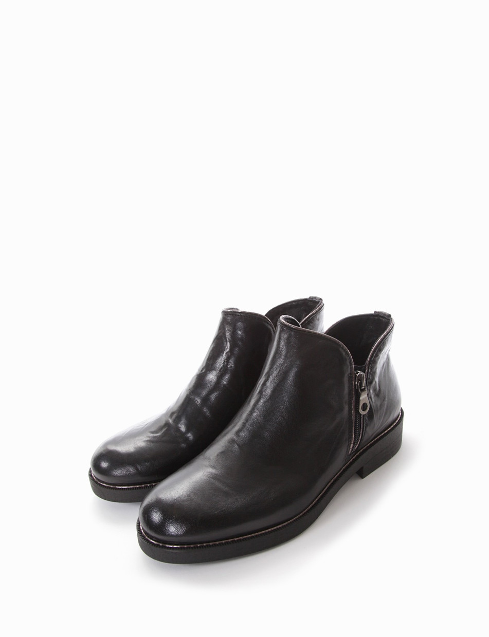 stivaletto tacco 2 cm nero