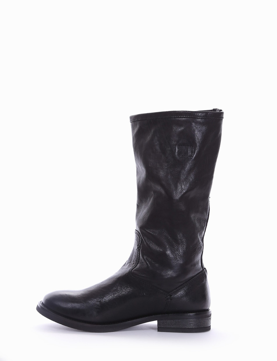 Low heel boots heel 2 cm black leather