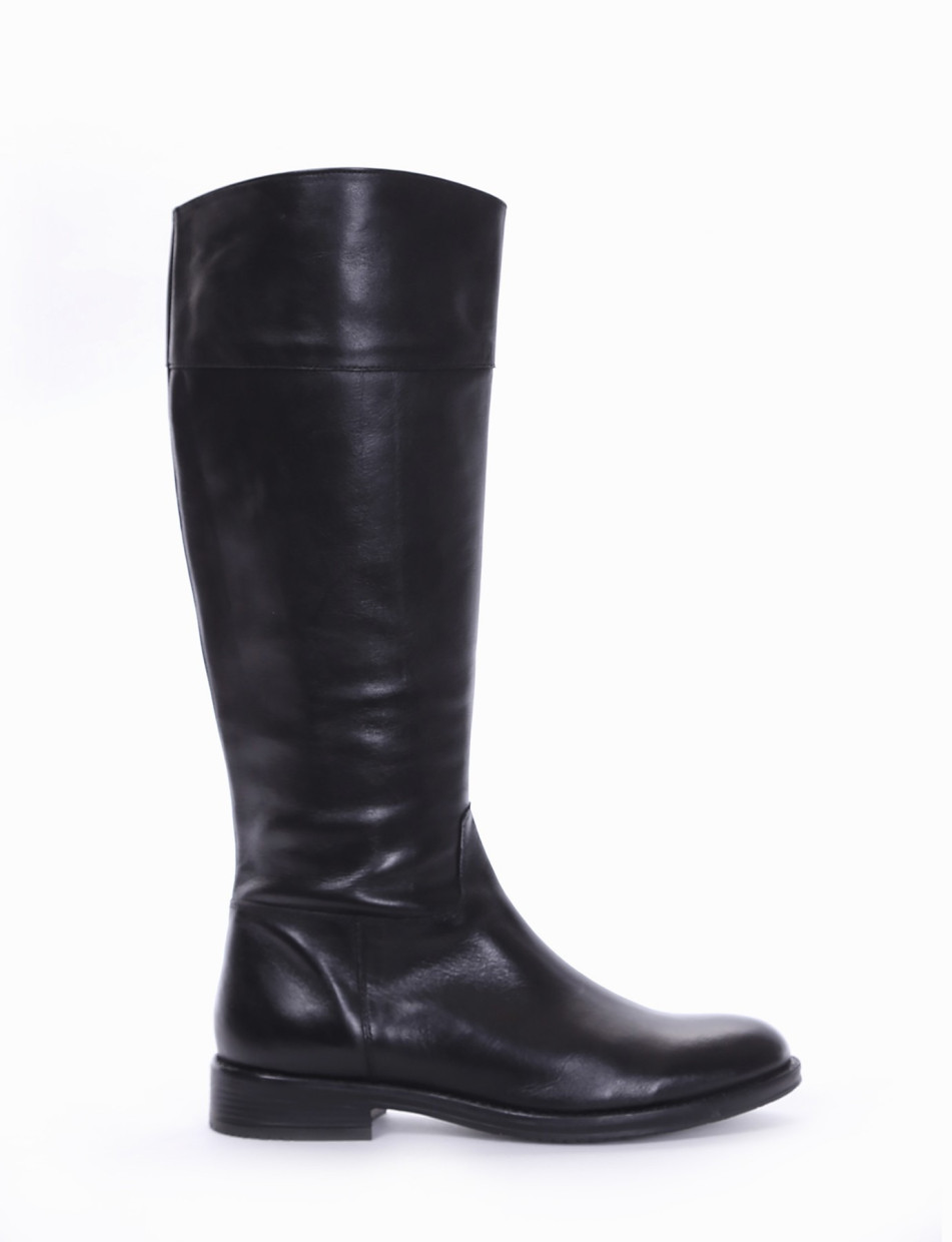 Low heel boots heel 2 cm black leather