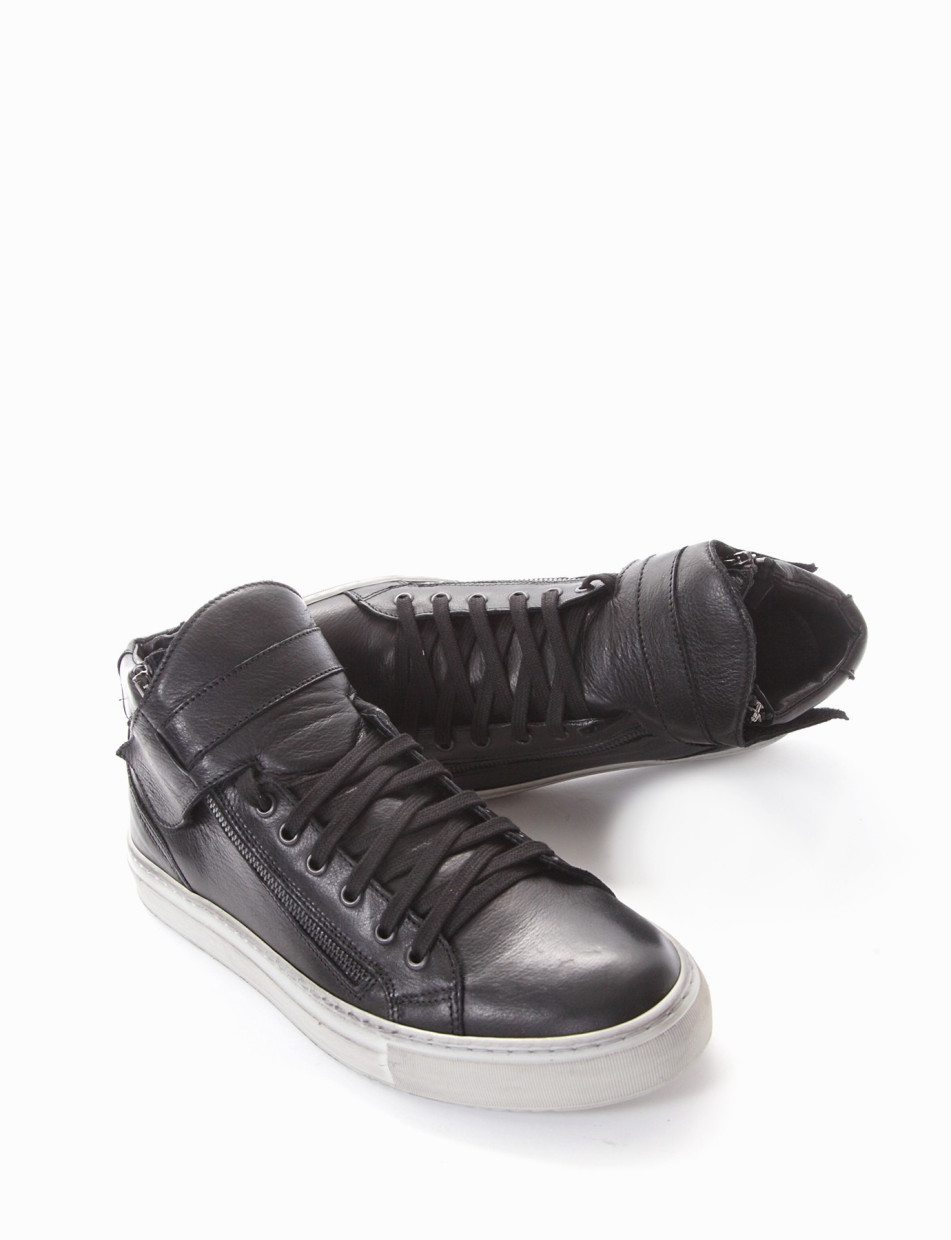 Sneakers black leather