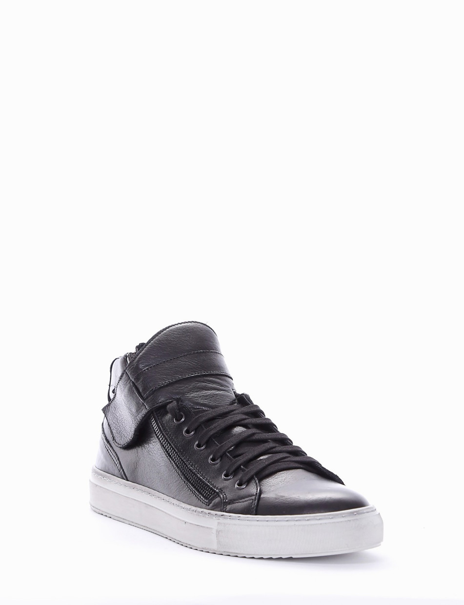 Sneakers black leather