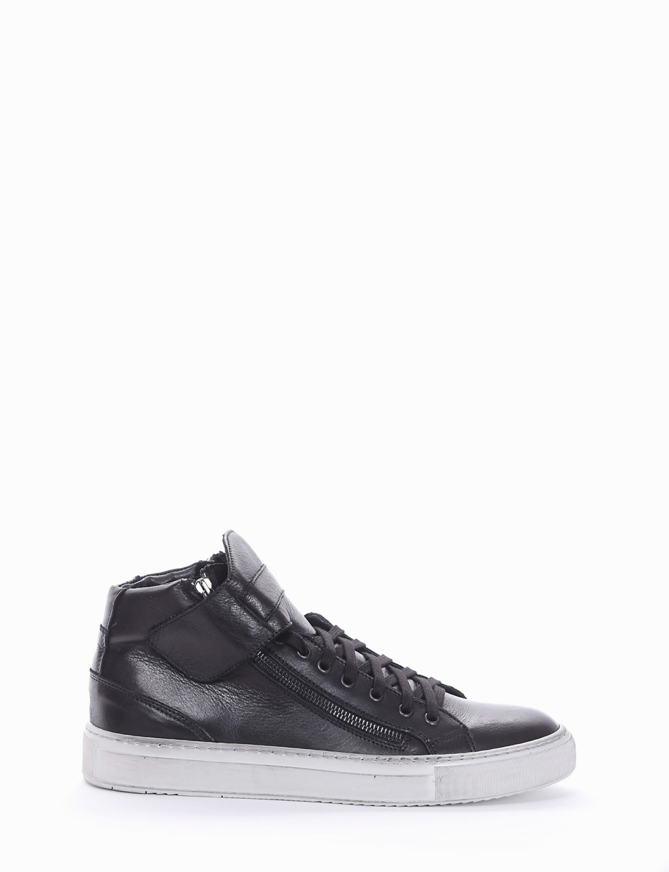 Sneakers black leather