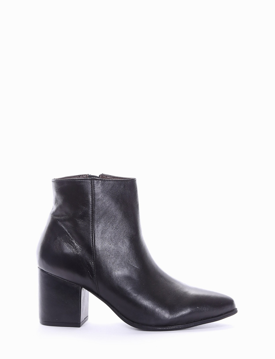 High heel ankle boots heel 5 cm black leather