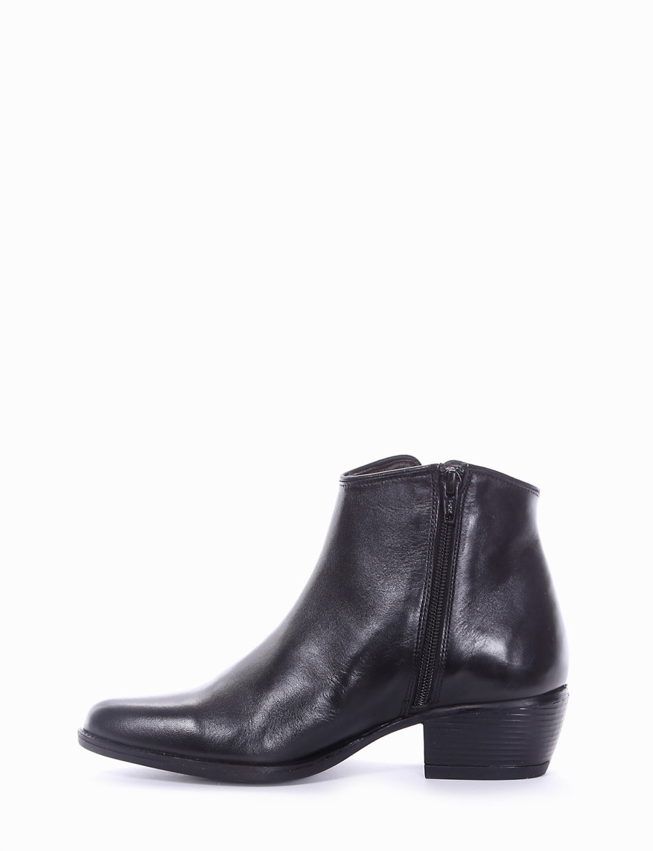 Low heel ankle boots heel 3 cm black leather