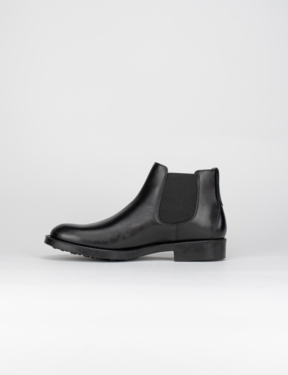 Ankle boots heel 2 cm black leather