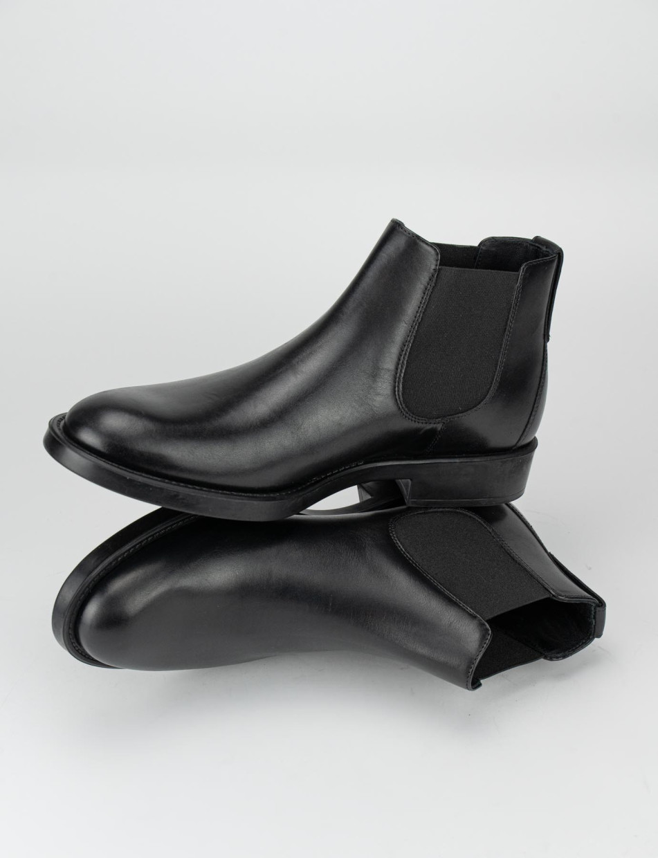 Ankle boots heel 2 cm black leather