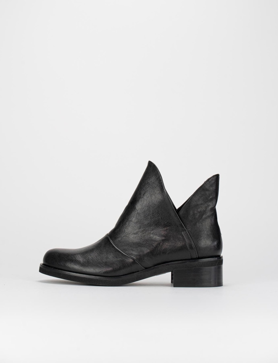 Low heel ankle boots heel 2 cm black leather