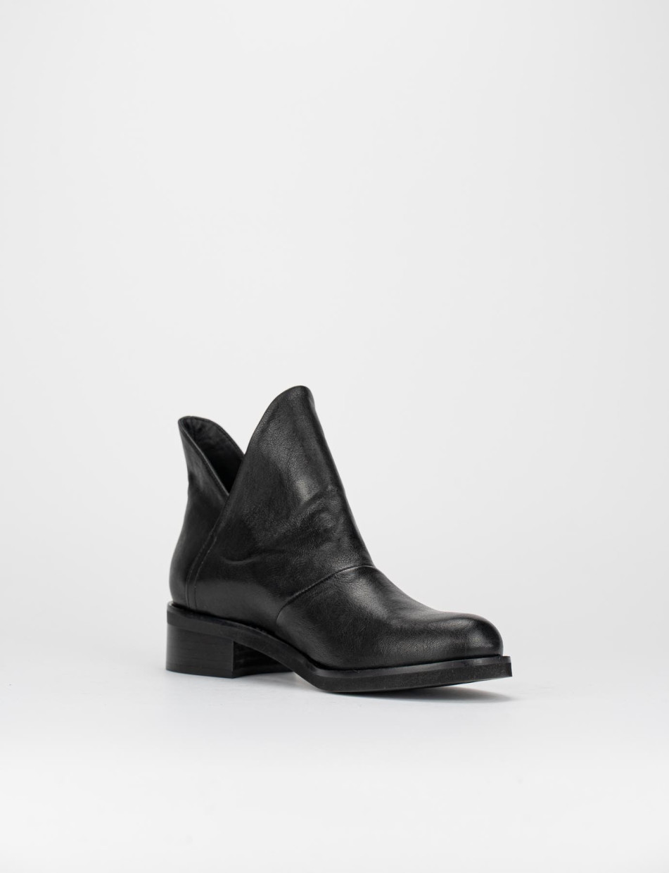 Low heel ankle boots heel 2 cm black leather