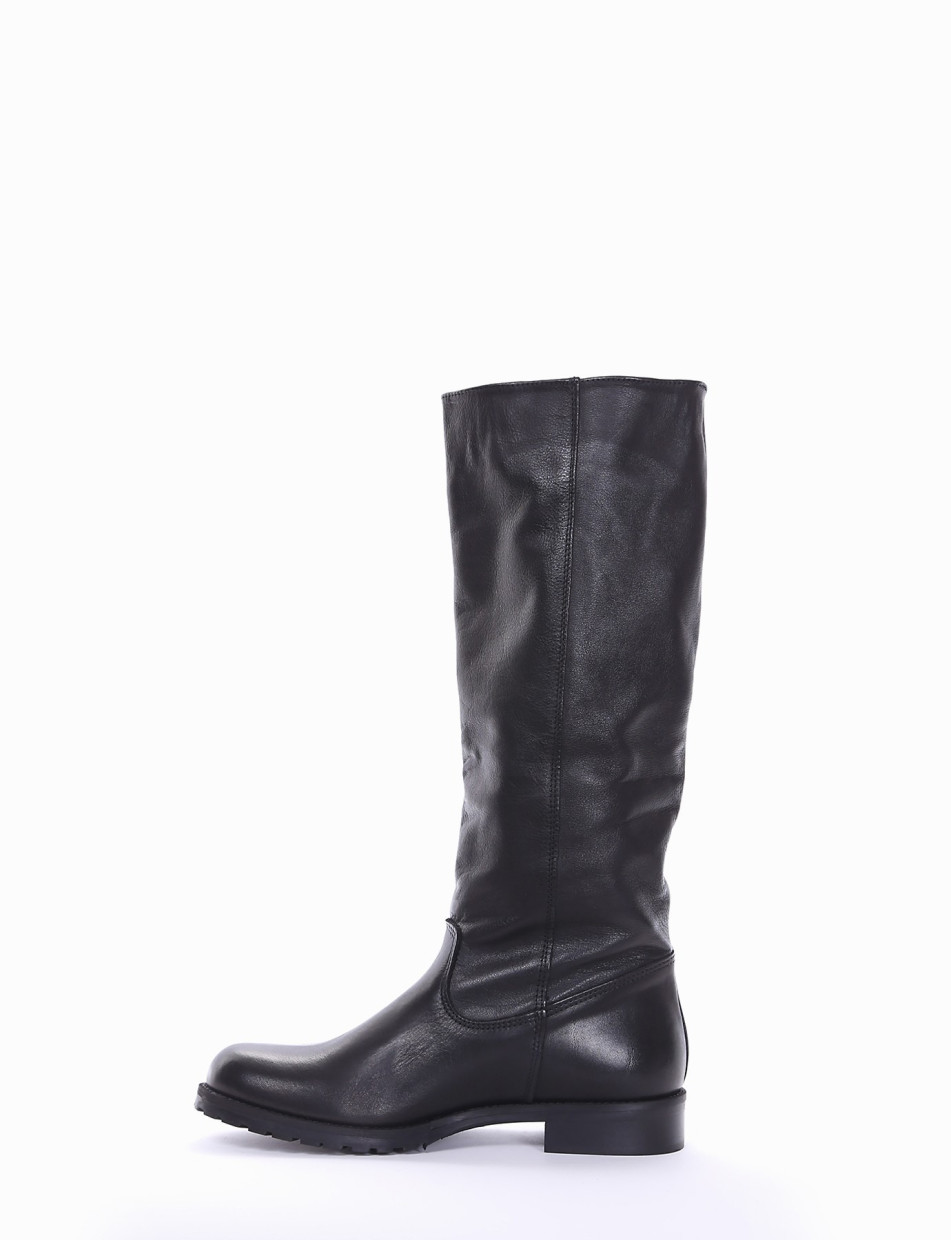 Low heel boots heel 2 cm black leather