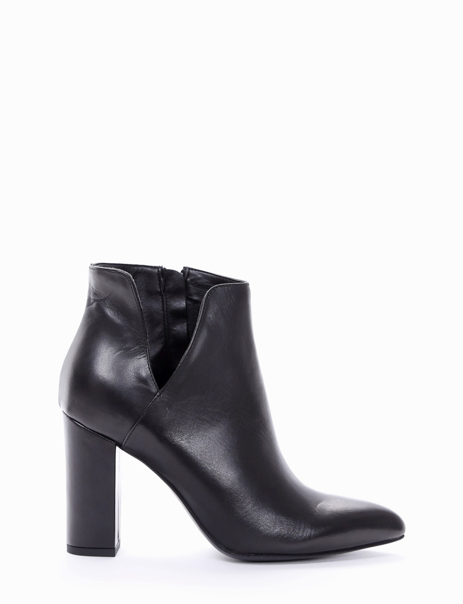 High heel ankle boots heel 8 cm black leather