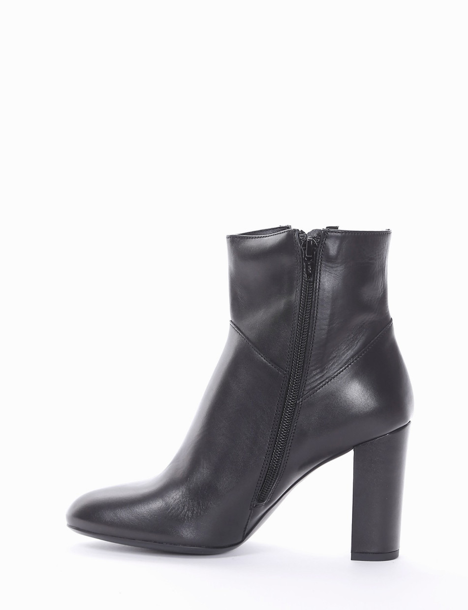 High heel ankle boots heel 8 cm black leather